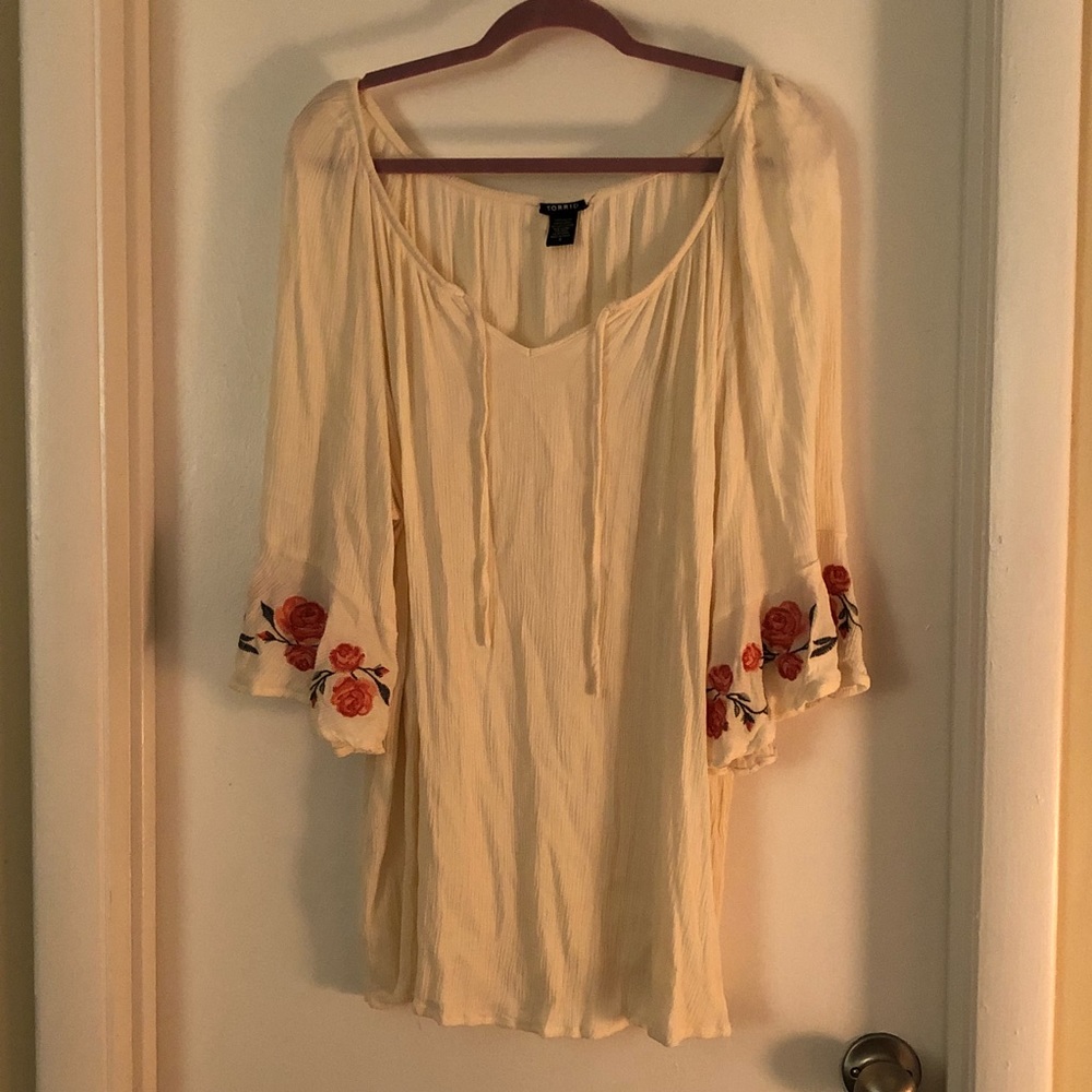 Torrid Size 3 Cream Embroidered Peasant top